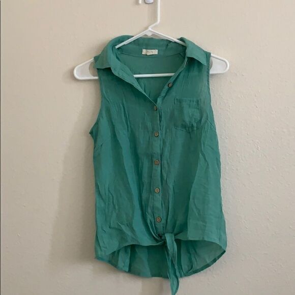 🌼3/$15🌼 Green tie-front, button-up top - Picture 1 of 8
